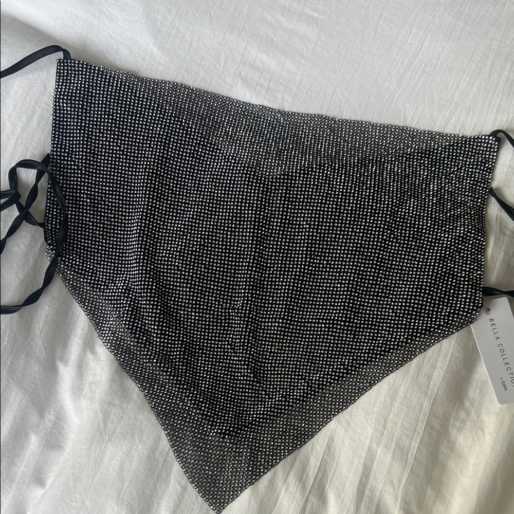 Metallic backless top